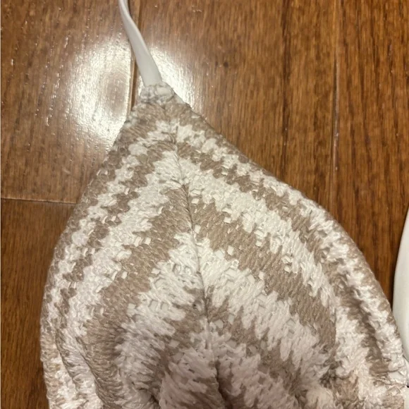 NWT hollister CROCHET-STYLE STRING TRIANGLE BIKINI TOP - Picture 4 of 6